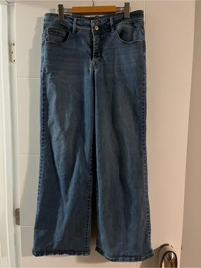 Classic Wide-Leg Women’s Jeans in Medium Blue